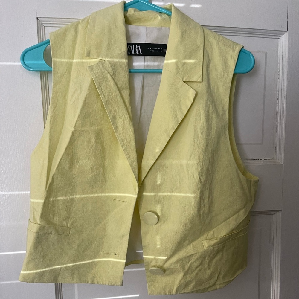 Zara neon vest. Neon Yellow! Perfect for summer